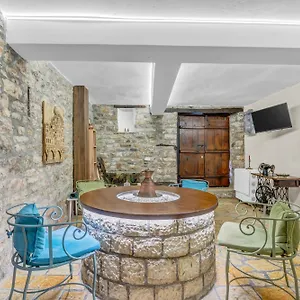 The Well House - Unesco Bed and breakfast Berat