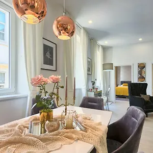 https://hedone-luxury-apartment-with-private-parking.in-istria.net