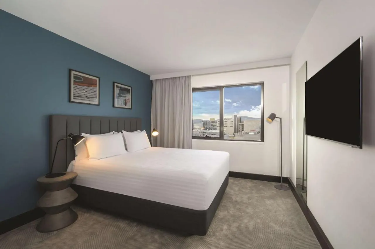 Travelodge Hotel Hobart 4*,